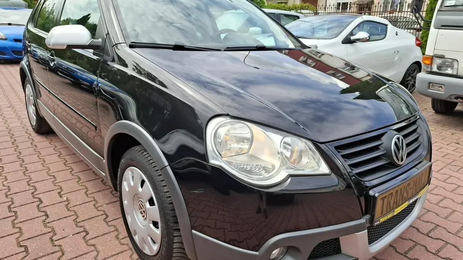 VOLKSWAGEN Polo -