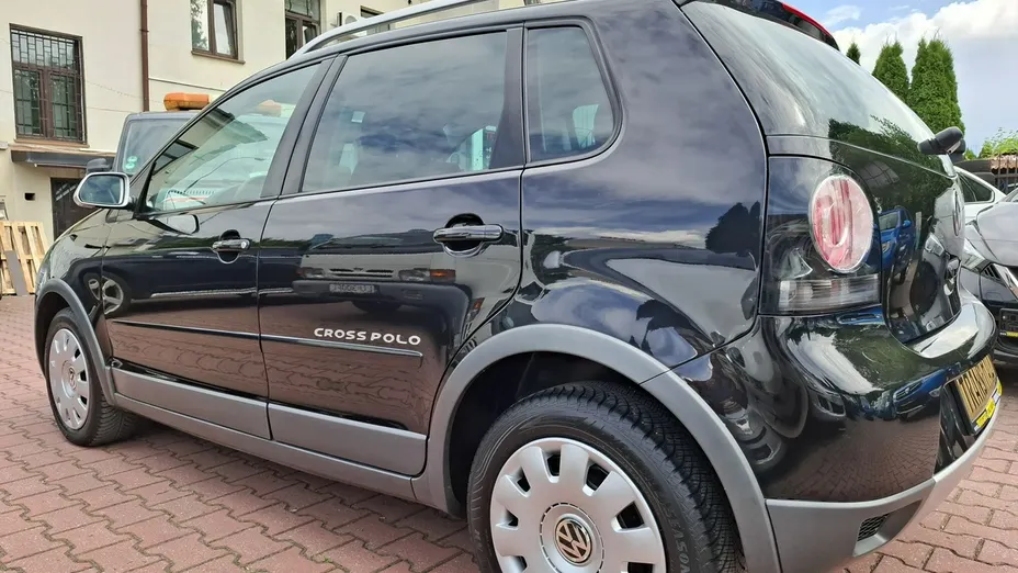VOLKSWAGEN Polo -