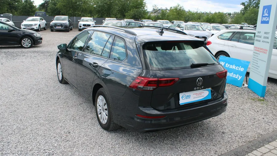 VOLKSWAGEN Golf -