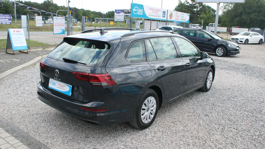 VOLKSWAGEN Golf -