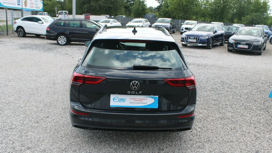 VOLKSWAGEN Golf -