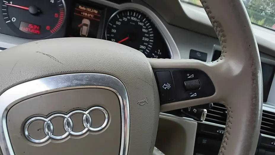 AUDI A6 -