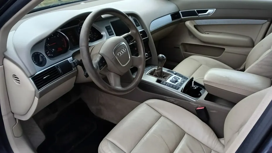 AUDI A6 -