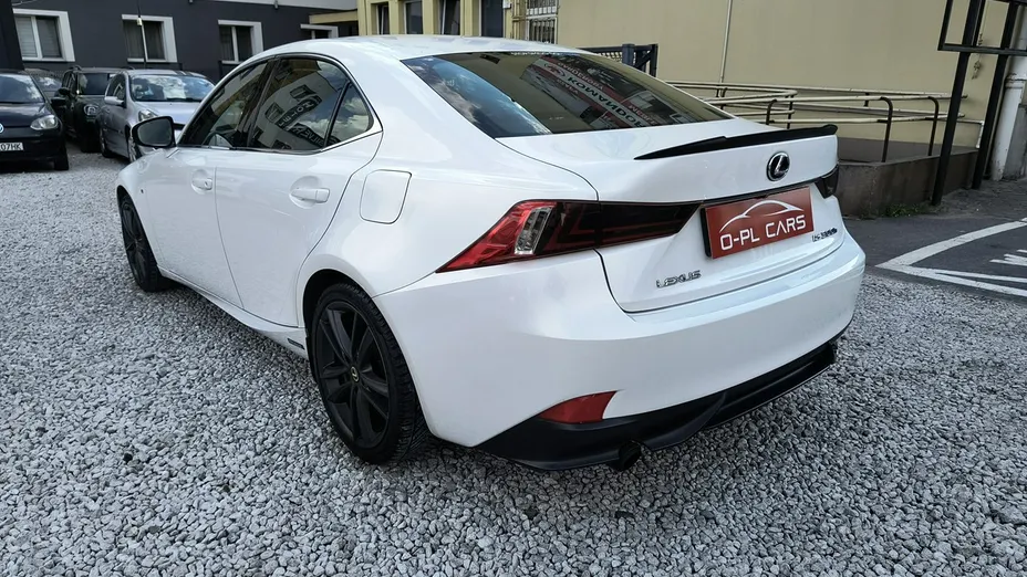 LEXUS IS -