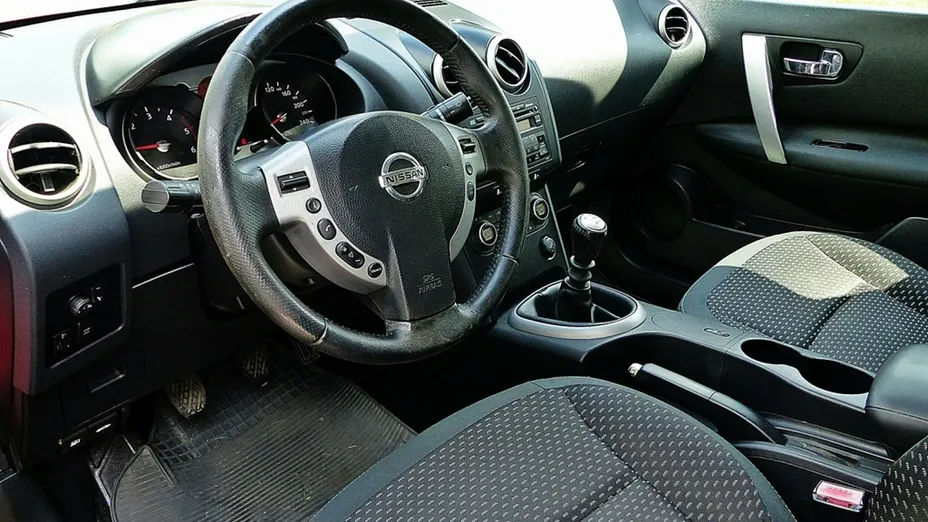 NISSAN Qashqai -