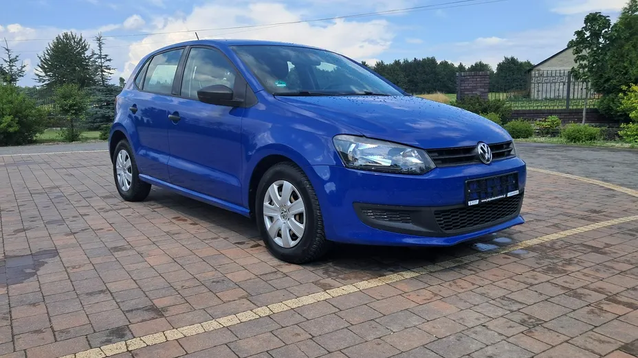 VOLKSWAGEN Polo -