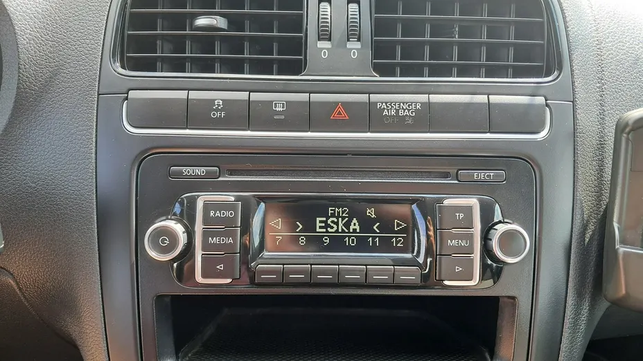 VOLKSWAGEN Polo -
