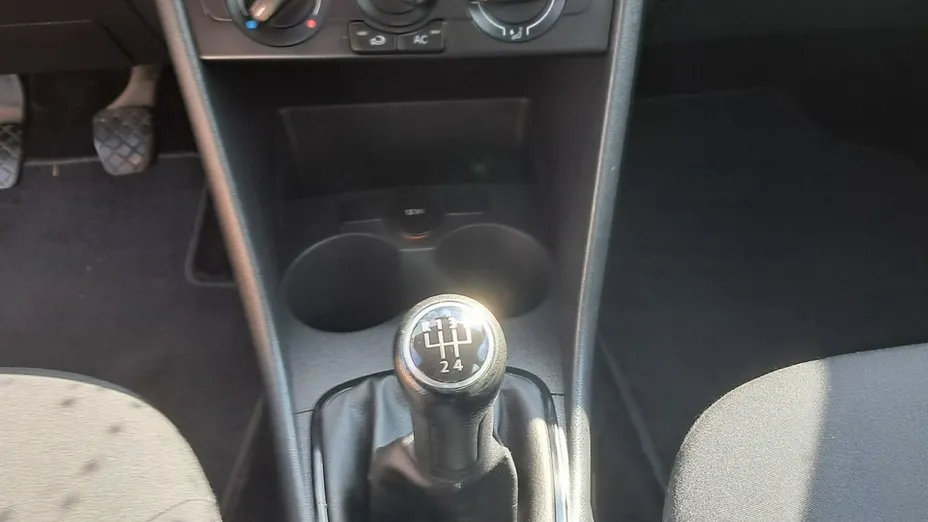 VOLKSWAGEN Polo -