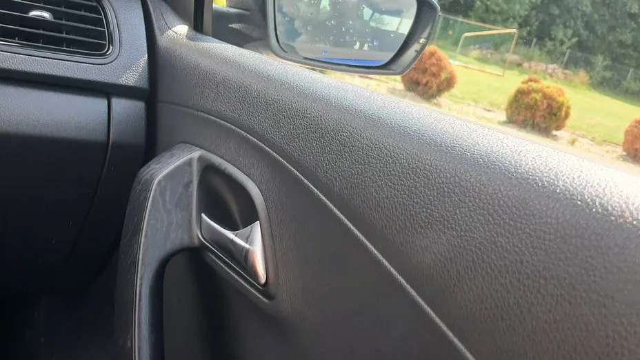 VOLKSWAGEN Polo -