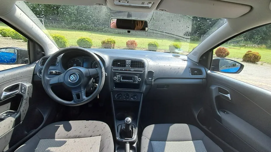 VOLKSWAGEN Polo -