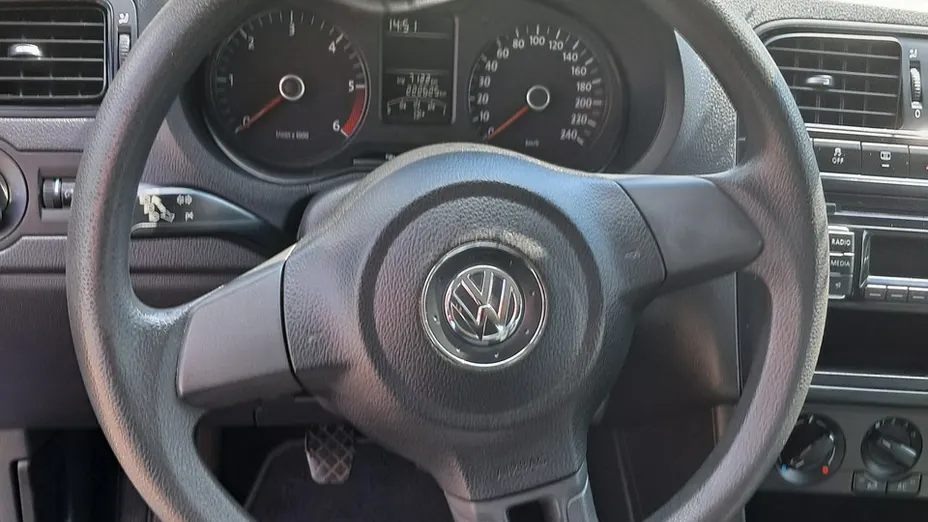 VOLKSWAGEN Polo -