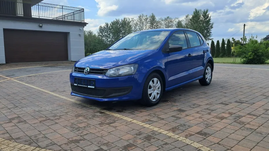 VOLKSWAGEN Polo -