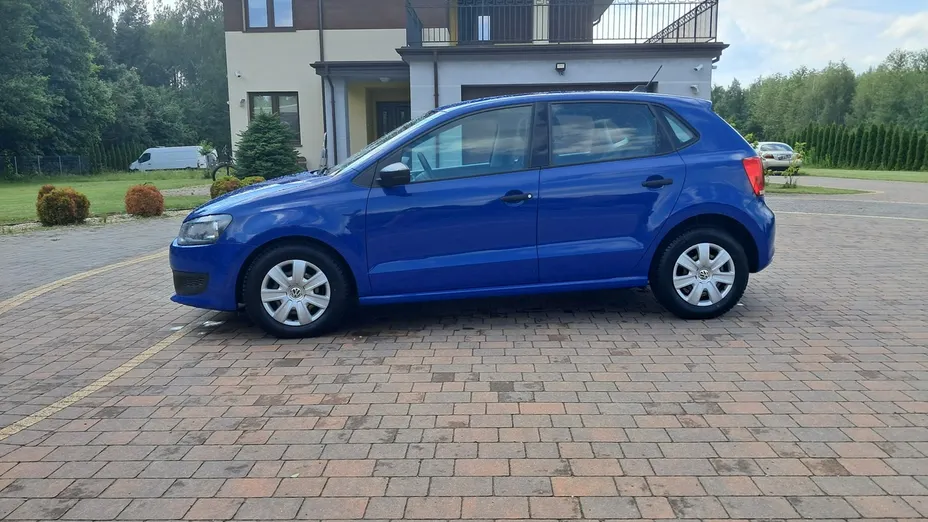VOLKSWAGEN Polo -