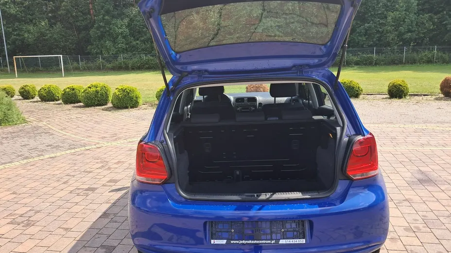 VOLKSWAGEN Polo -
