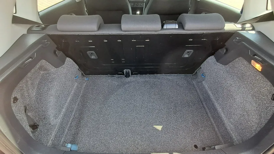VOLKSWAGEN Polo -