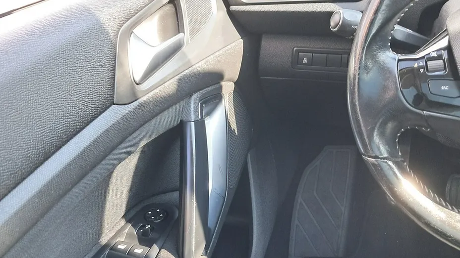 PEUGEOT 308 -