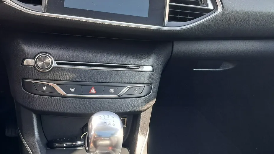 PEUGEOT 308 -