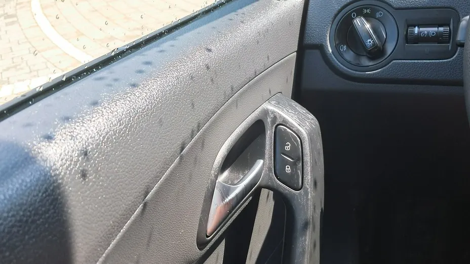 PEUGEOT 308 -