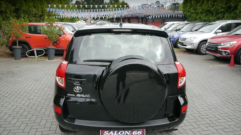 TOYOTA RAV4 -