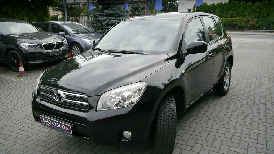 TOYOTA RAV4 -