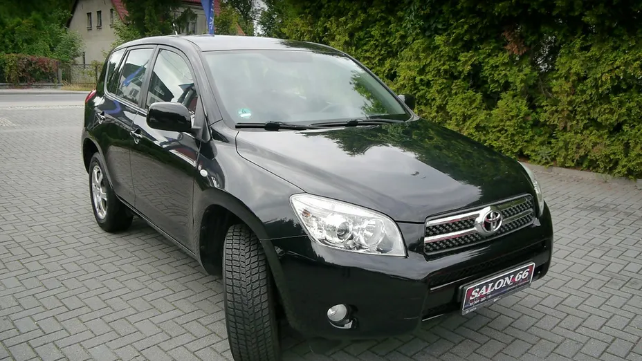 TOYOTA RAV4 -