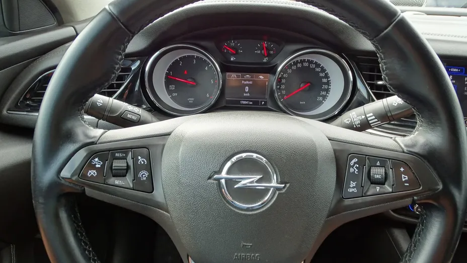 OPEL Insignia -