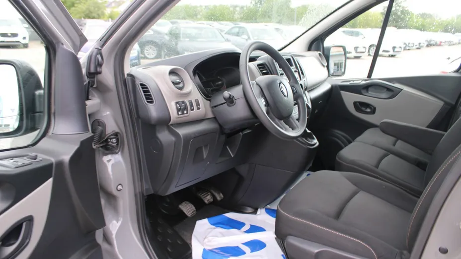 RENAULT Trafic -
