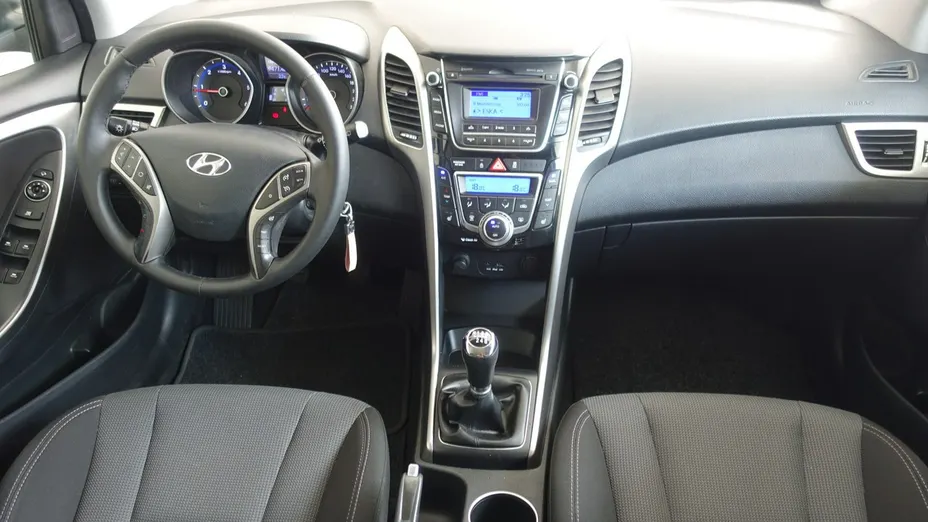 HYUNDAI i30 -