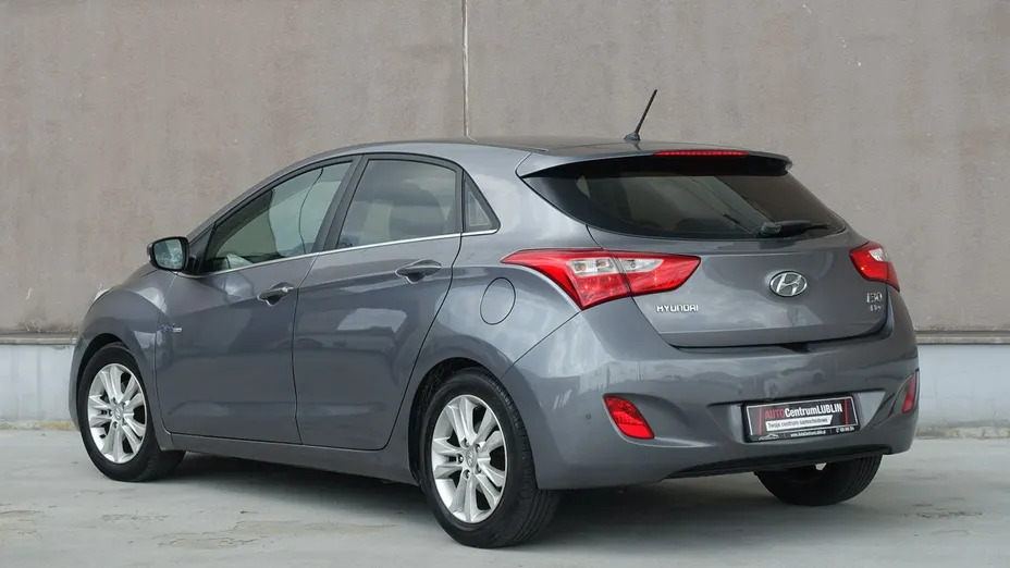 HYUNDAI i30 -