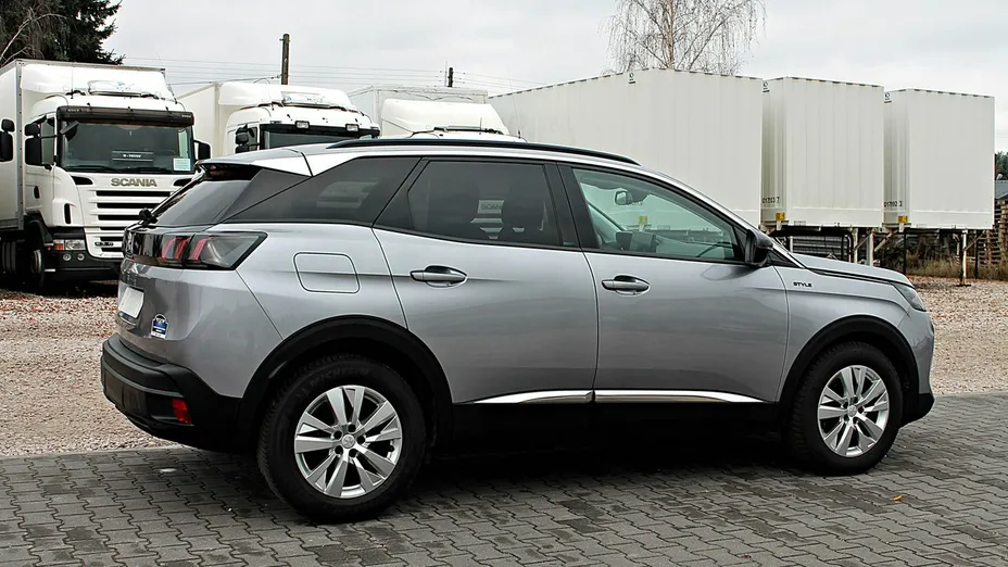 PEUGEOT 3008 -