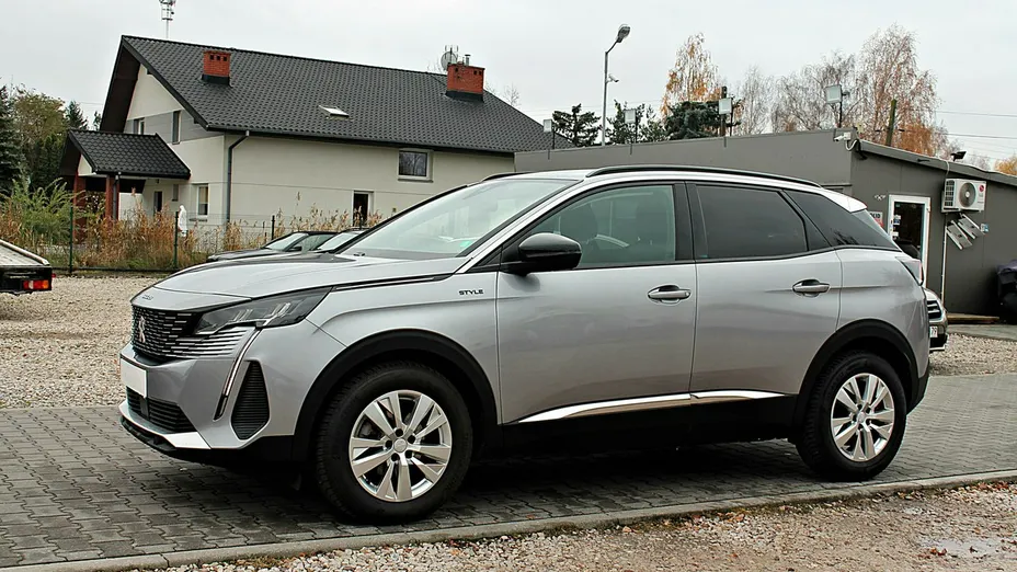 PEUGEOT 3008 -
