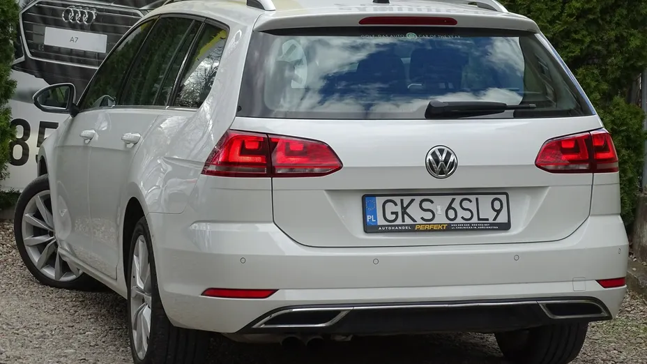 VOLKSWAGEN Golf -