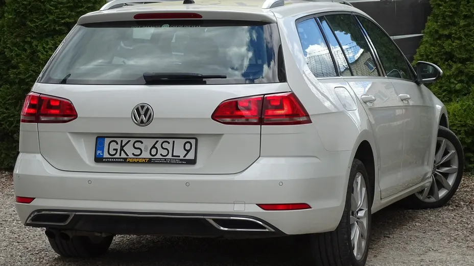 VOLKSWAGEN Golf -