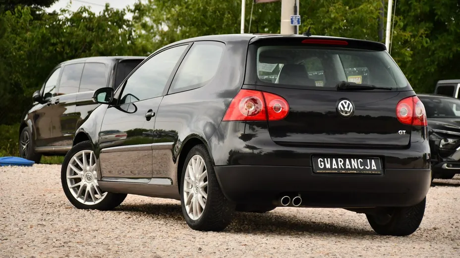 VOLKSWAGEN Golf -