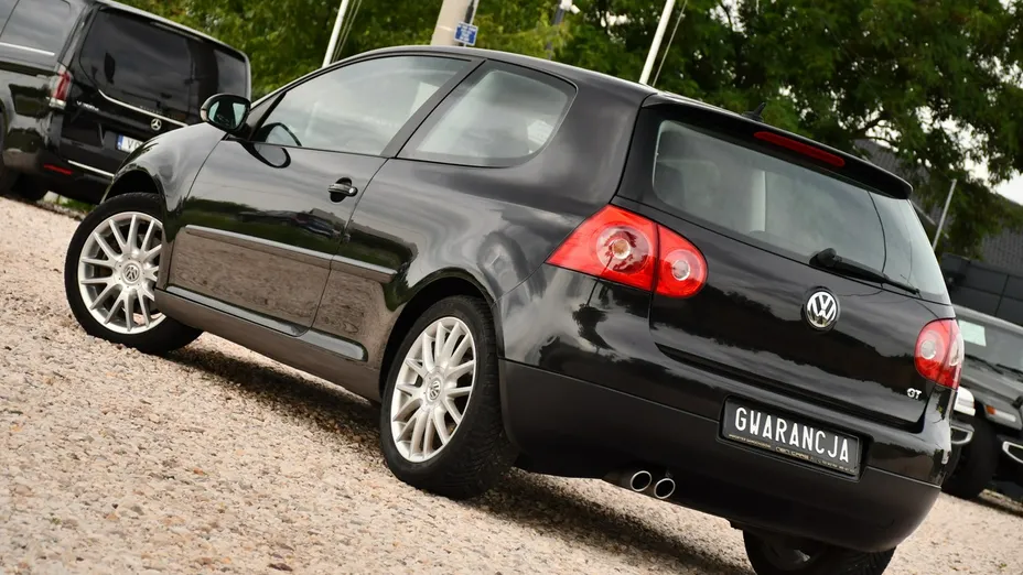 VOLKSWAGEN Golf -