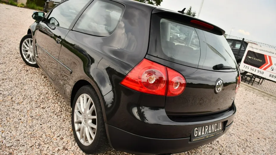 VOLKSWAGEN Golf -