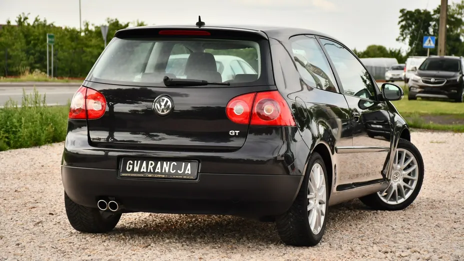 VOLKSWAGEN Golf -