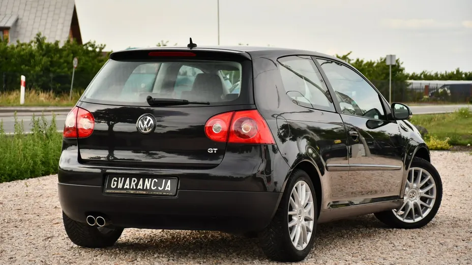 VOLKSWAGEN Golf -