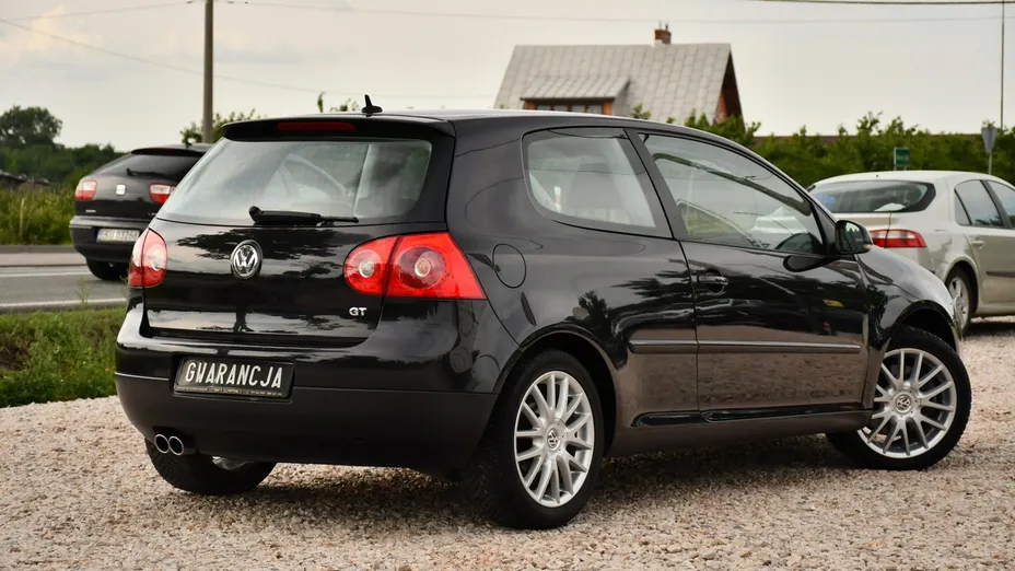 VOLKSWAGEN Golf -