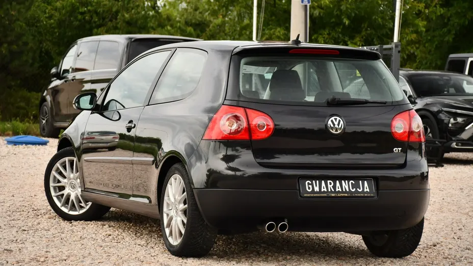 VOLKSWAGEN Golf -