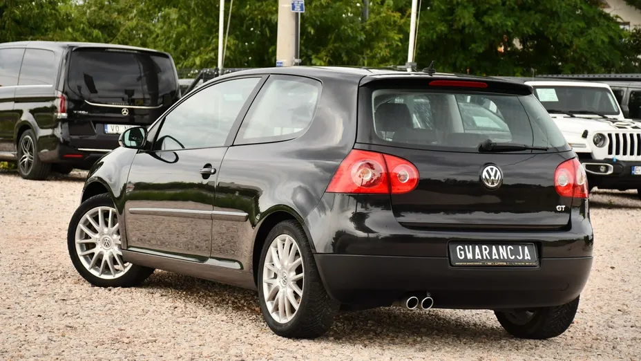 VOLKSWAGEN Golf -
