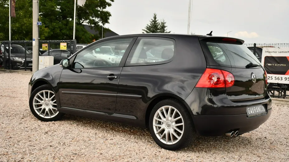 VOLKSWAGEN Golf -