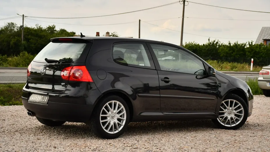 VOLKSWAGEN Golf -
