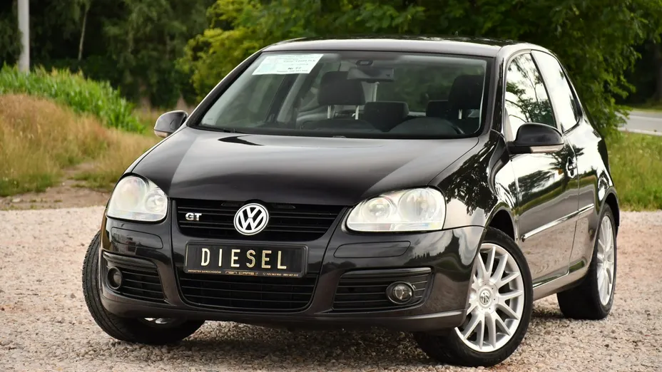 VOLKSWAGEN Golf -
