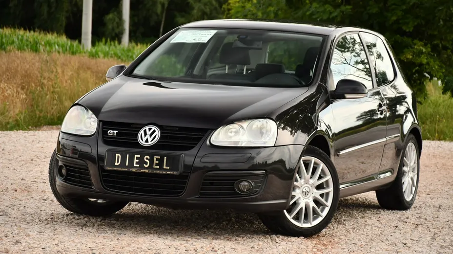 VOLKSWAGEN Golf -