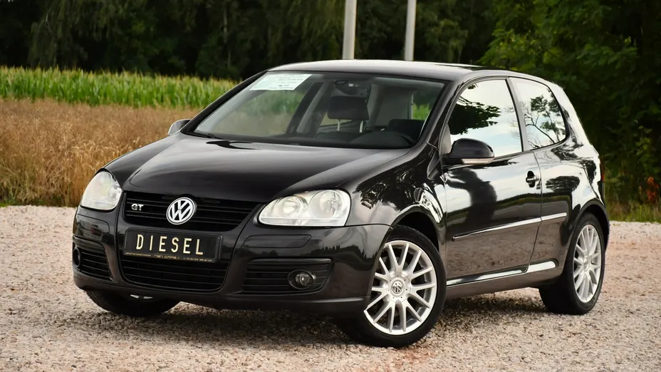 VOLKSWAGEN Golf -