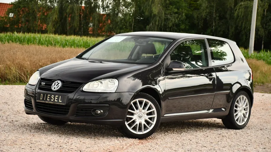 VOLKSWAGEN Golf -