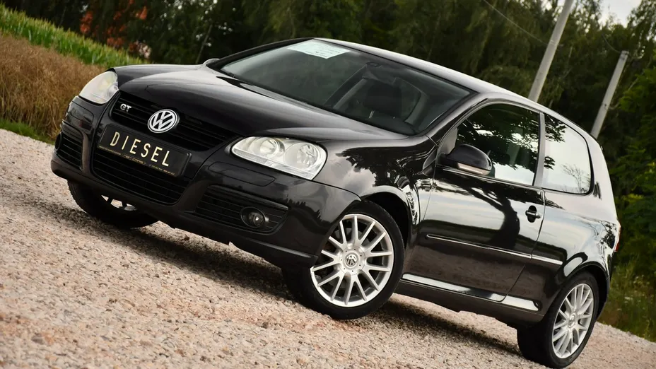 VOLKSWAGEN Golf -