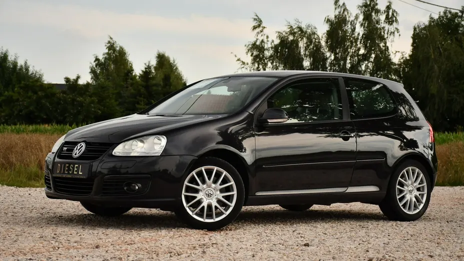 VOLKSWAGEN Golf -