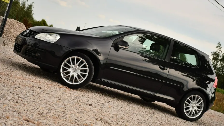 VOLKSWAGEN Golf -